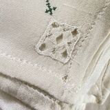 Embroidered tablecloth + 12 vintage napkins