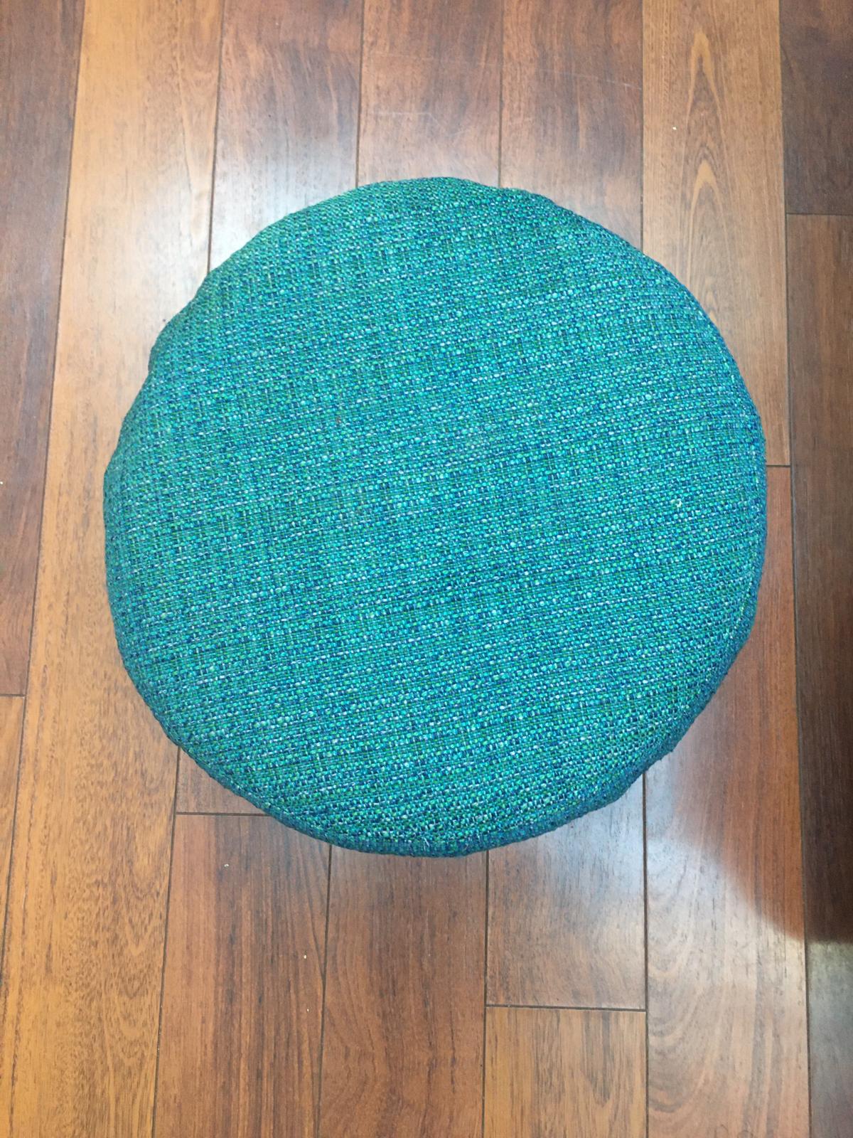 Swivel stool