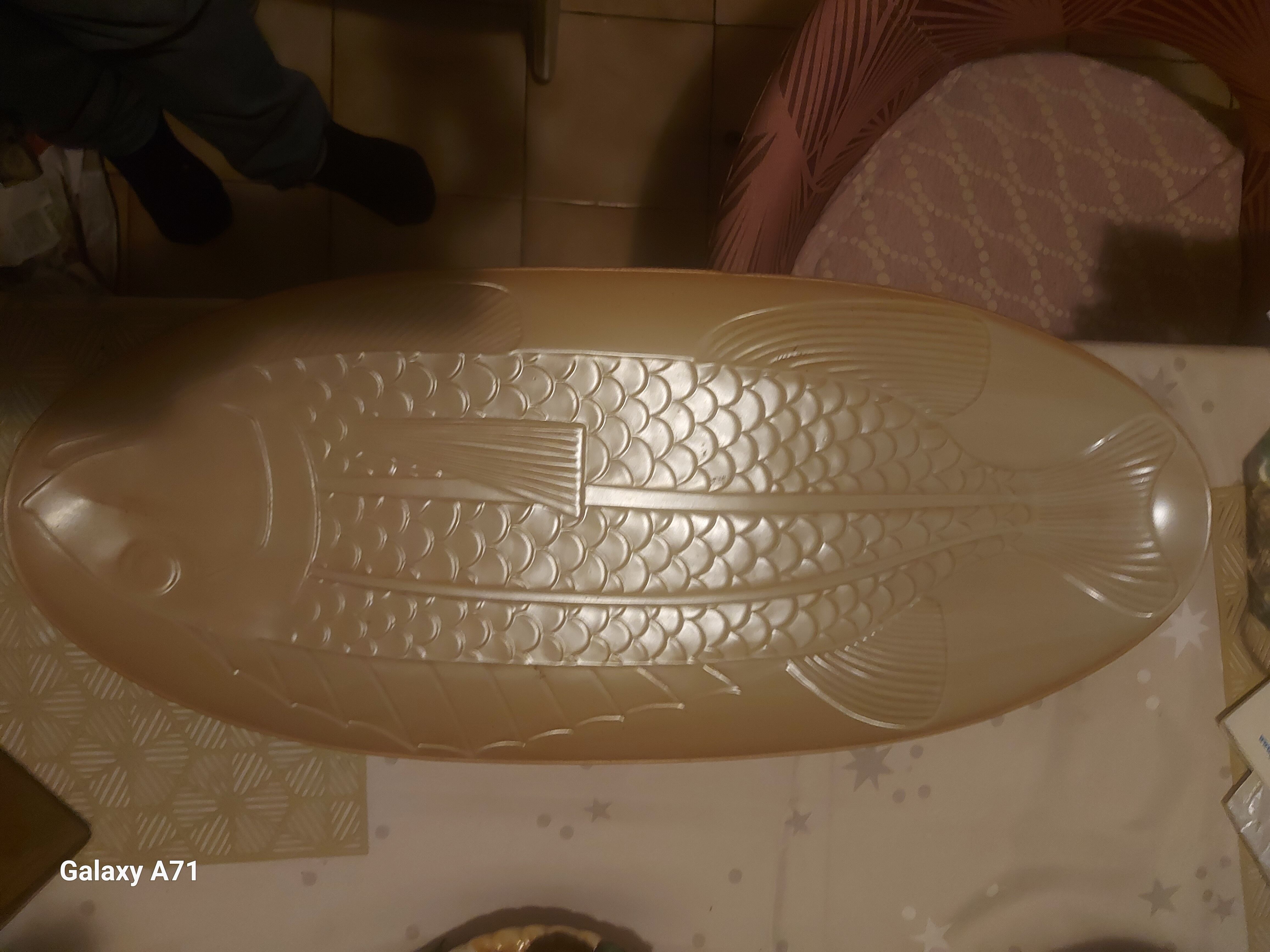 Oval fish plate in stoneware