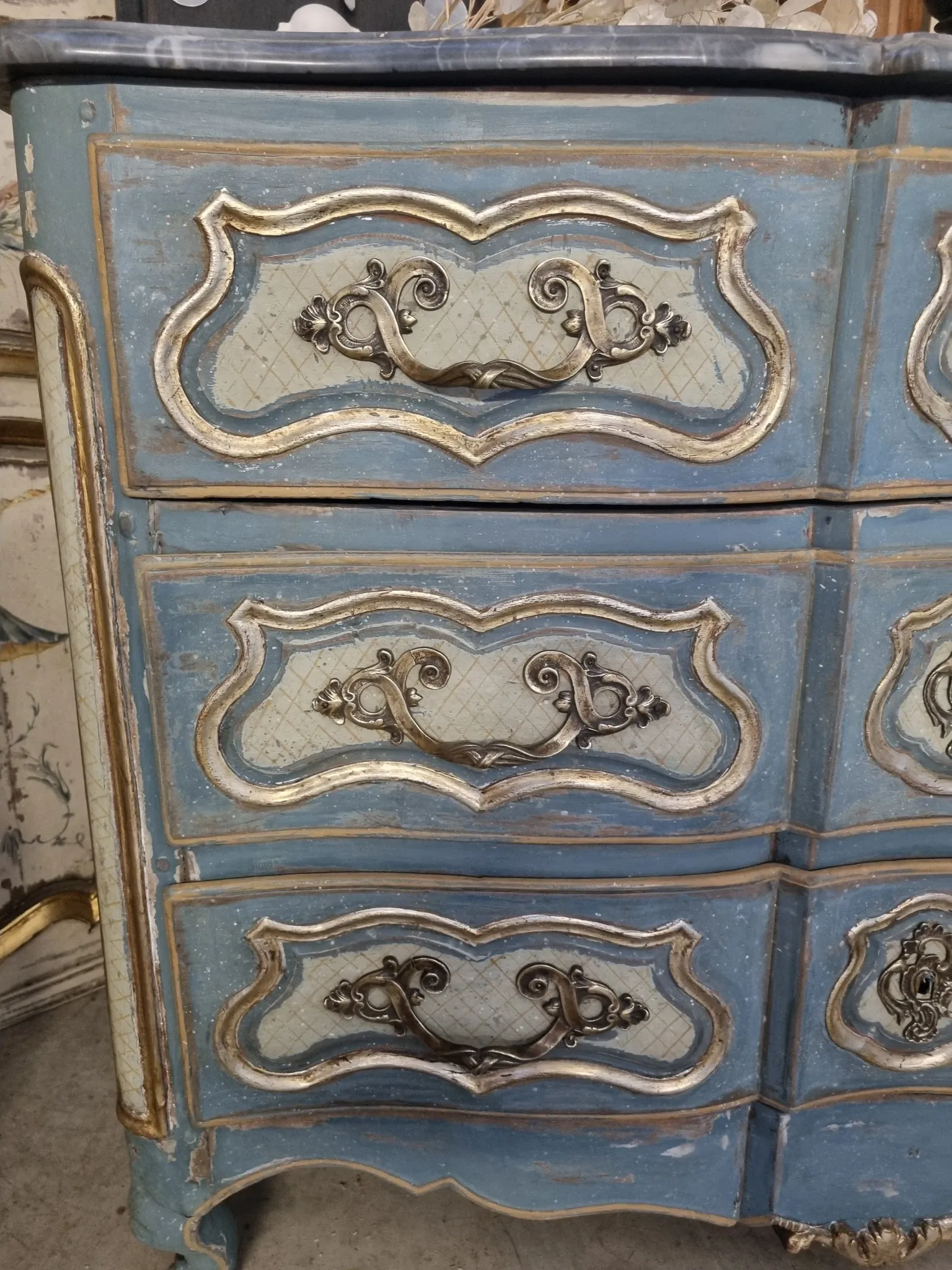 Chest of drawers