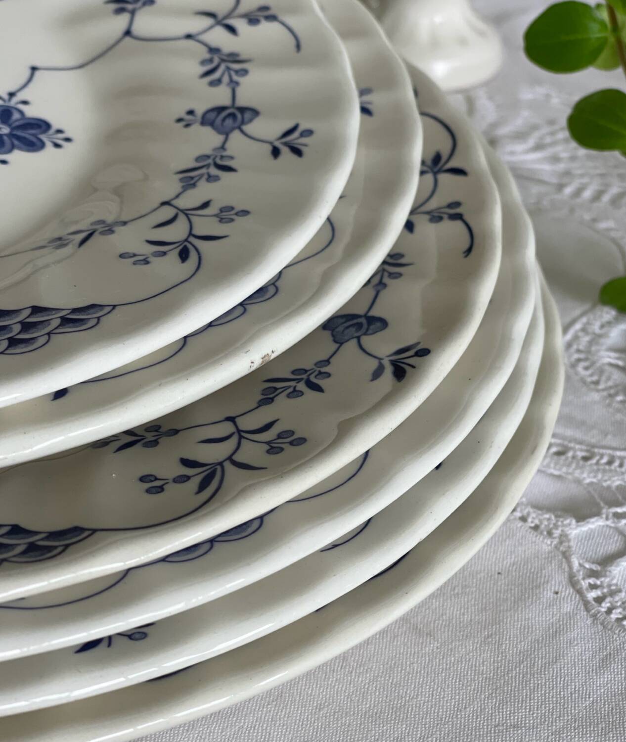 6 flat plates in English porcelain