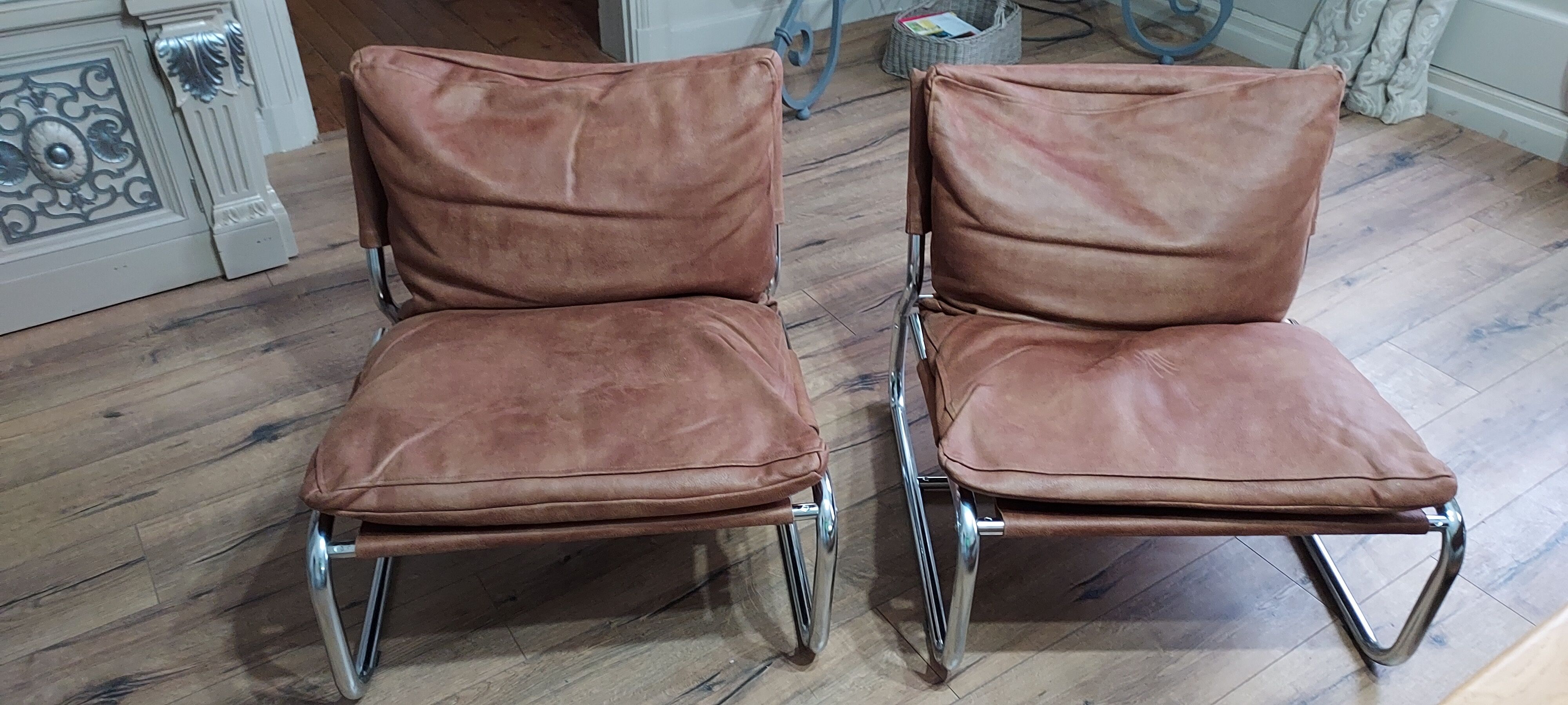 Paire de fauteuils design années 70/80