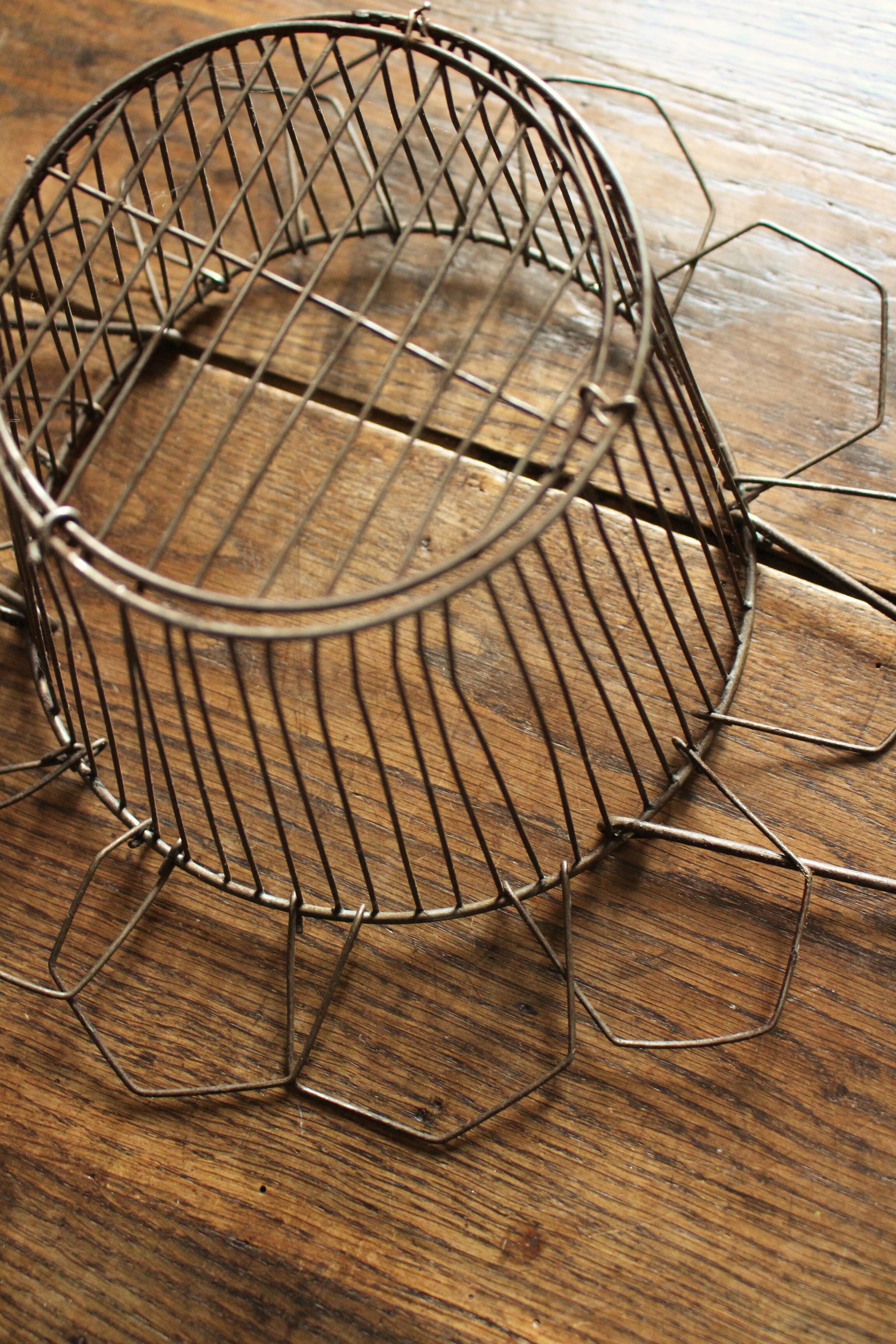 Salad basket metal star wire