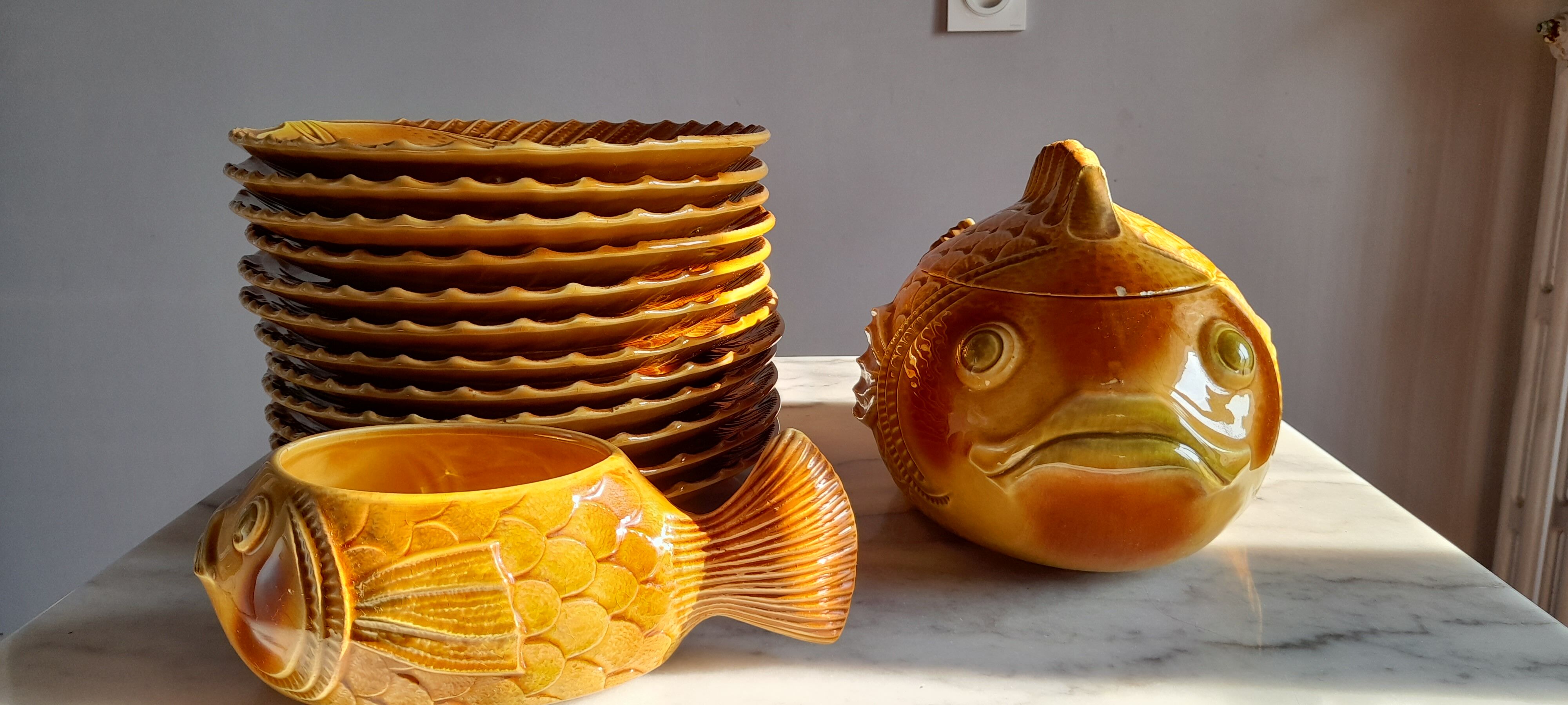Fish service, 12 plates, soup tureen, sauce boat, sarreguemines