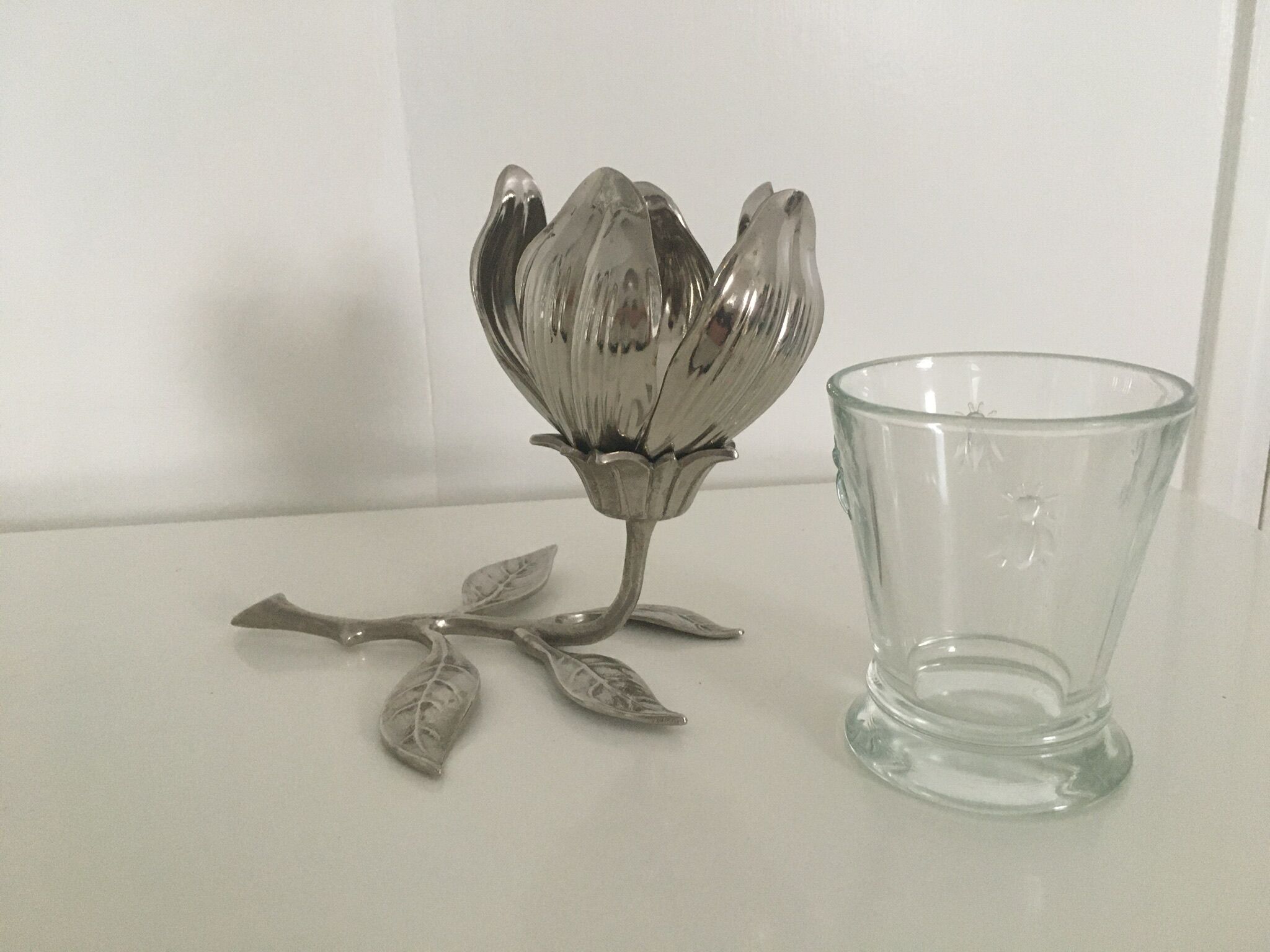 Flower ashtray on chrome stem with 5 removable ashtray petals