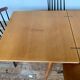 Table carrée pliante papillon en chêne