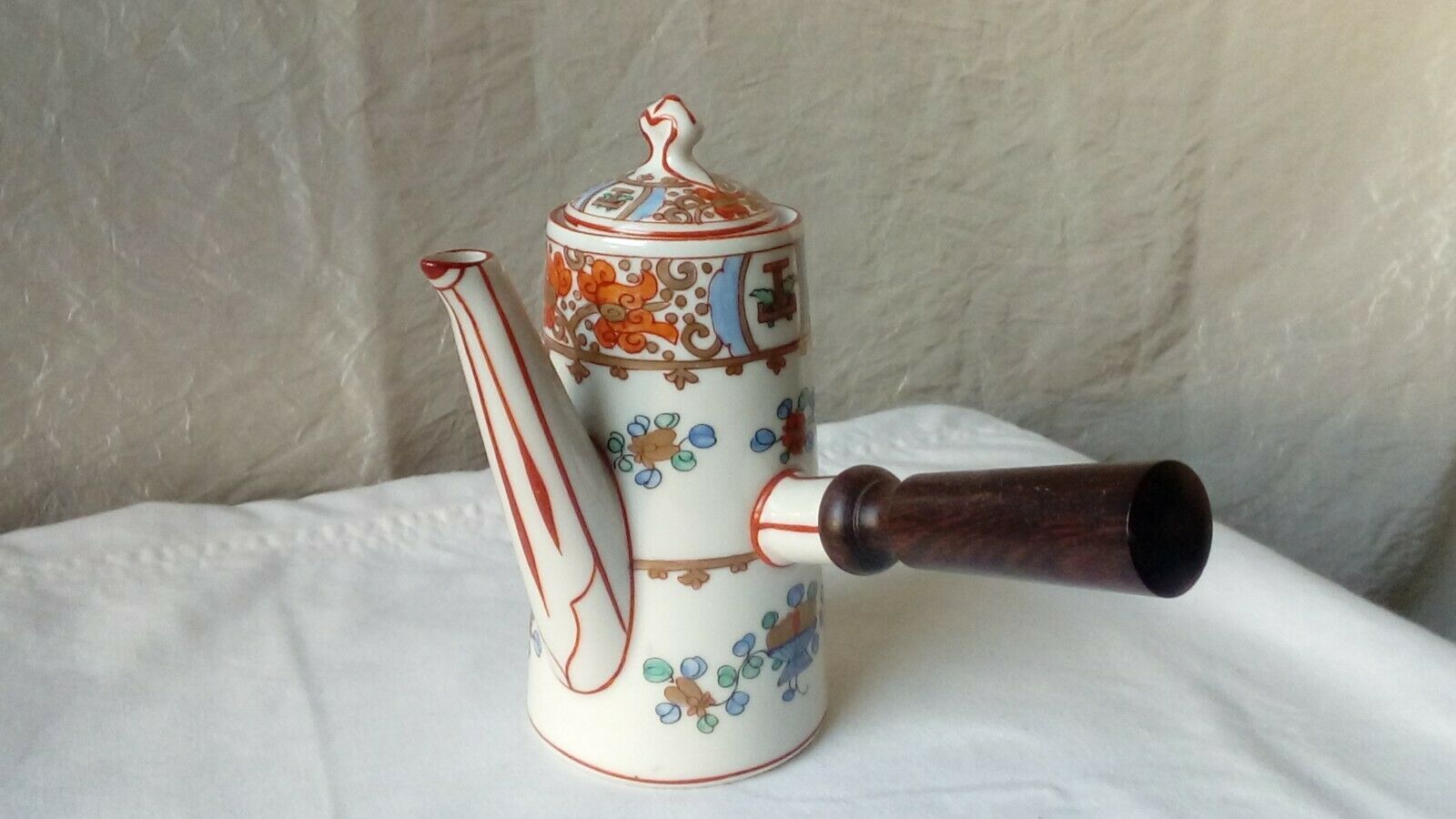 Mehun porcelain chocolate maker