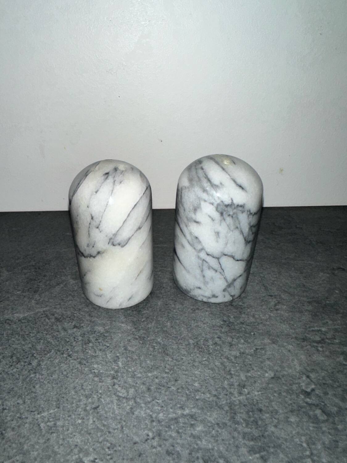 Salière et poivrière en marbre de Crrare