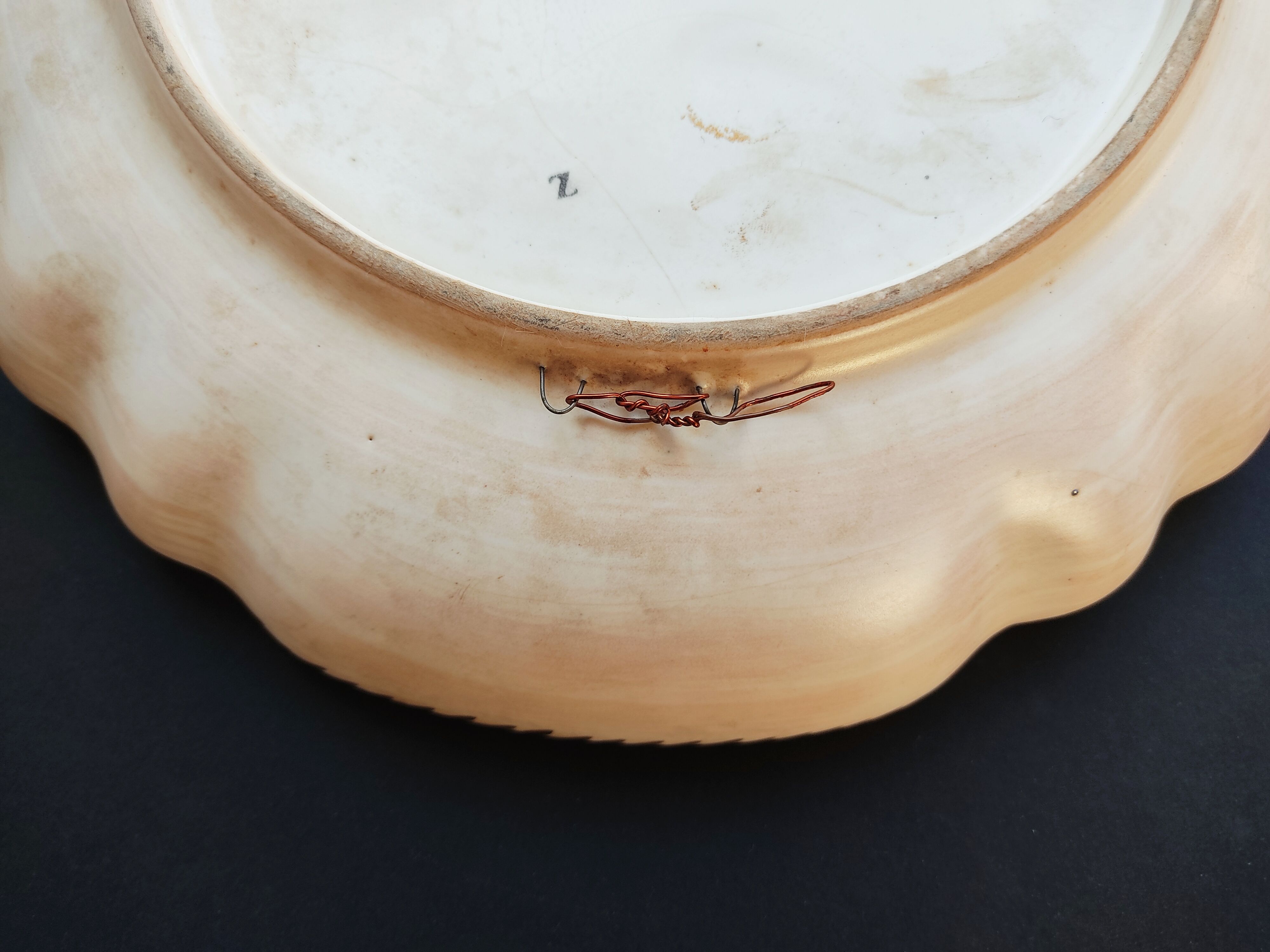 Dish Hubert Bequet décor Fabiola