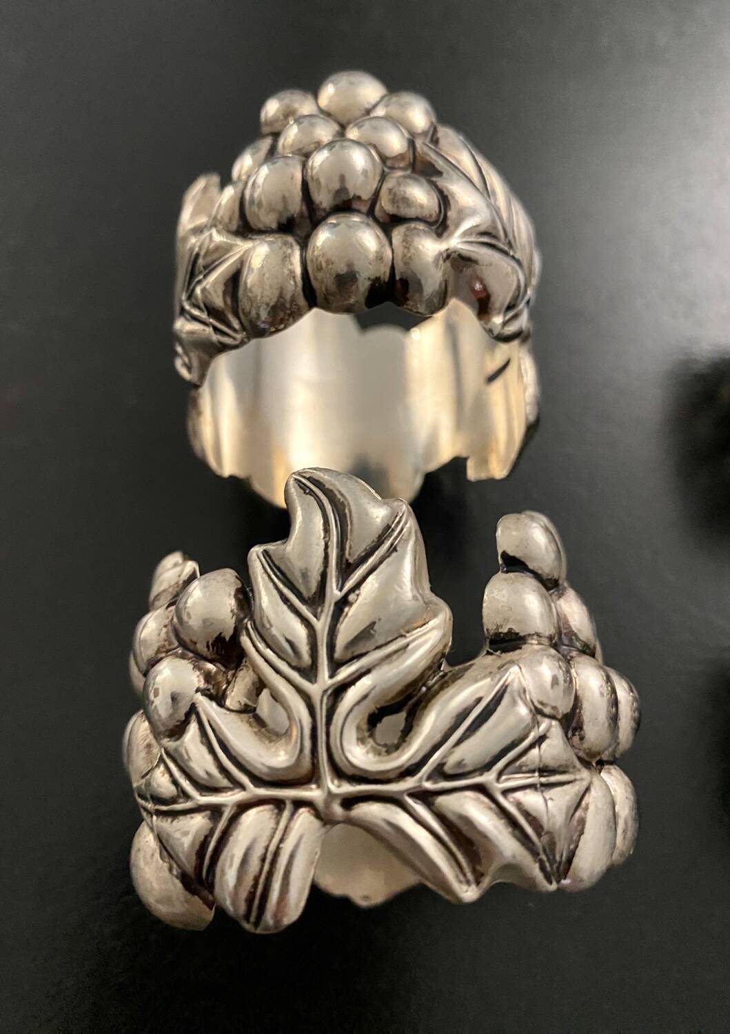 8 Silea France napkin rings grape pattern