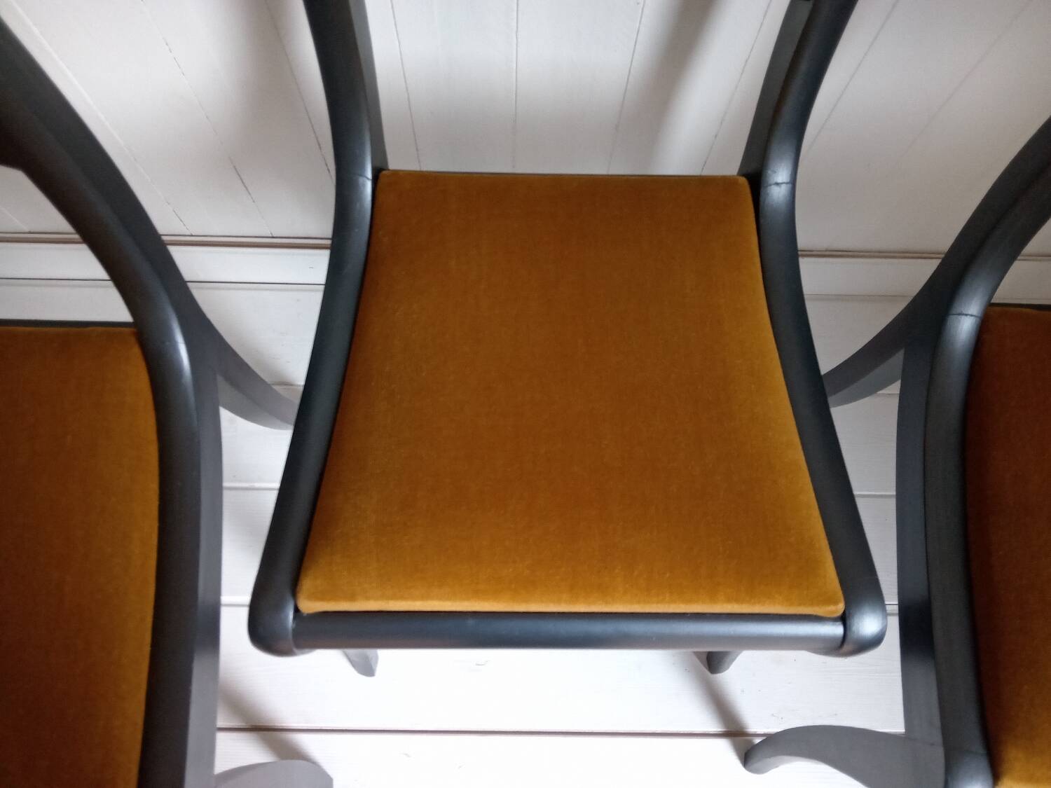 4 velvet seat chairs