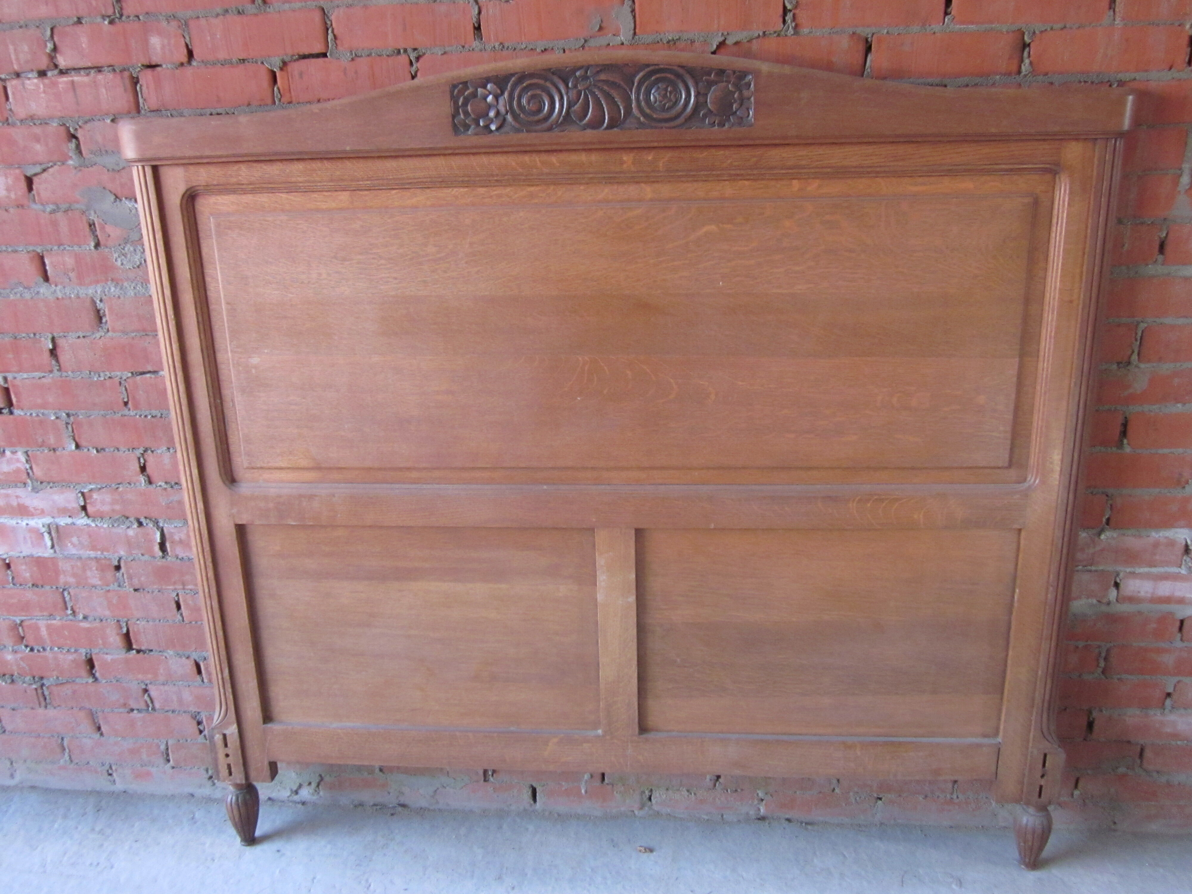 Bed head of the 30s in massive channel