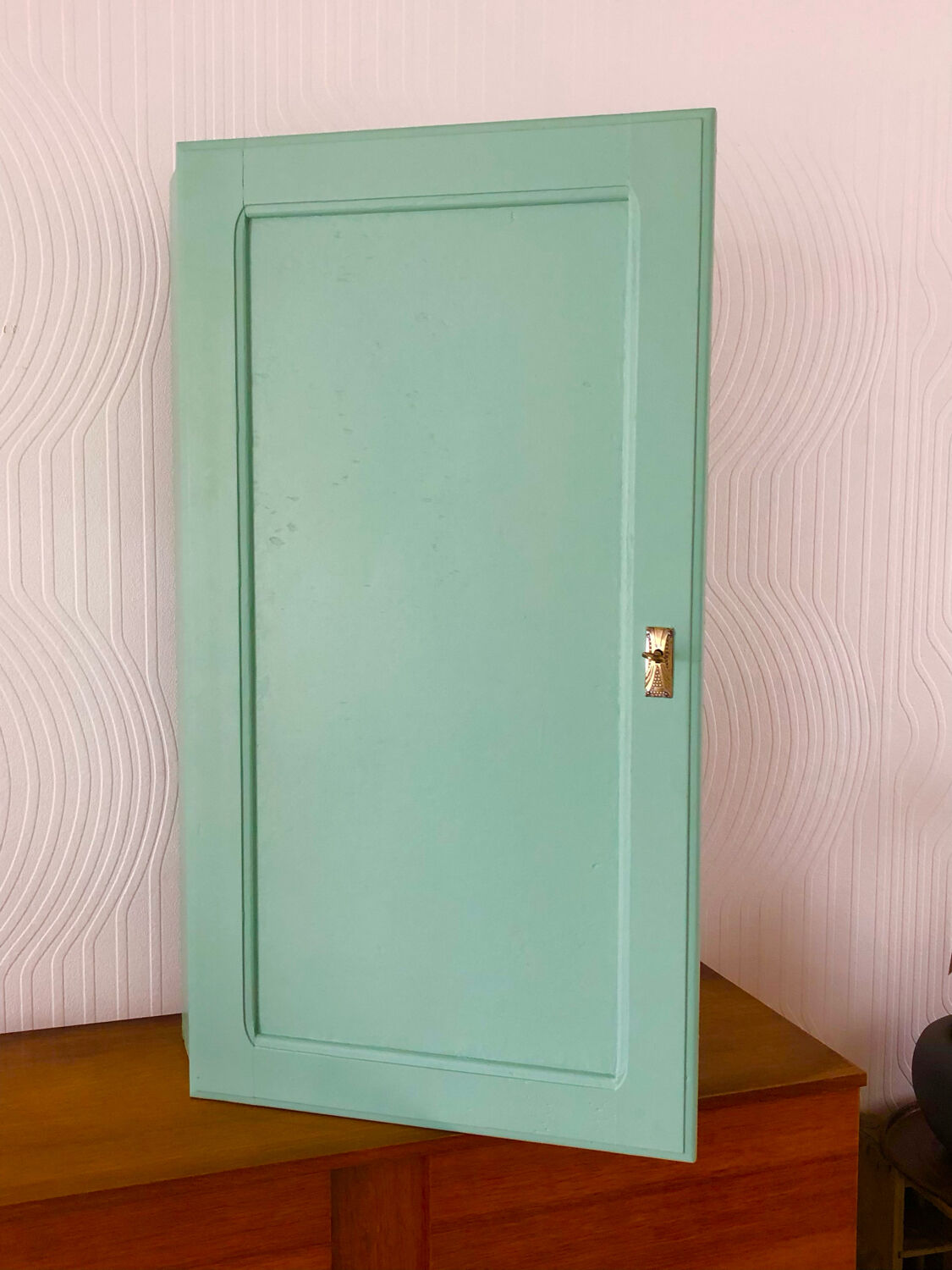 Ancienne armoire à pharmacie restaurée a accrocher