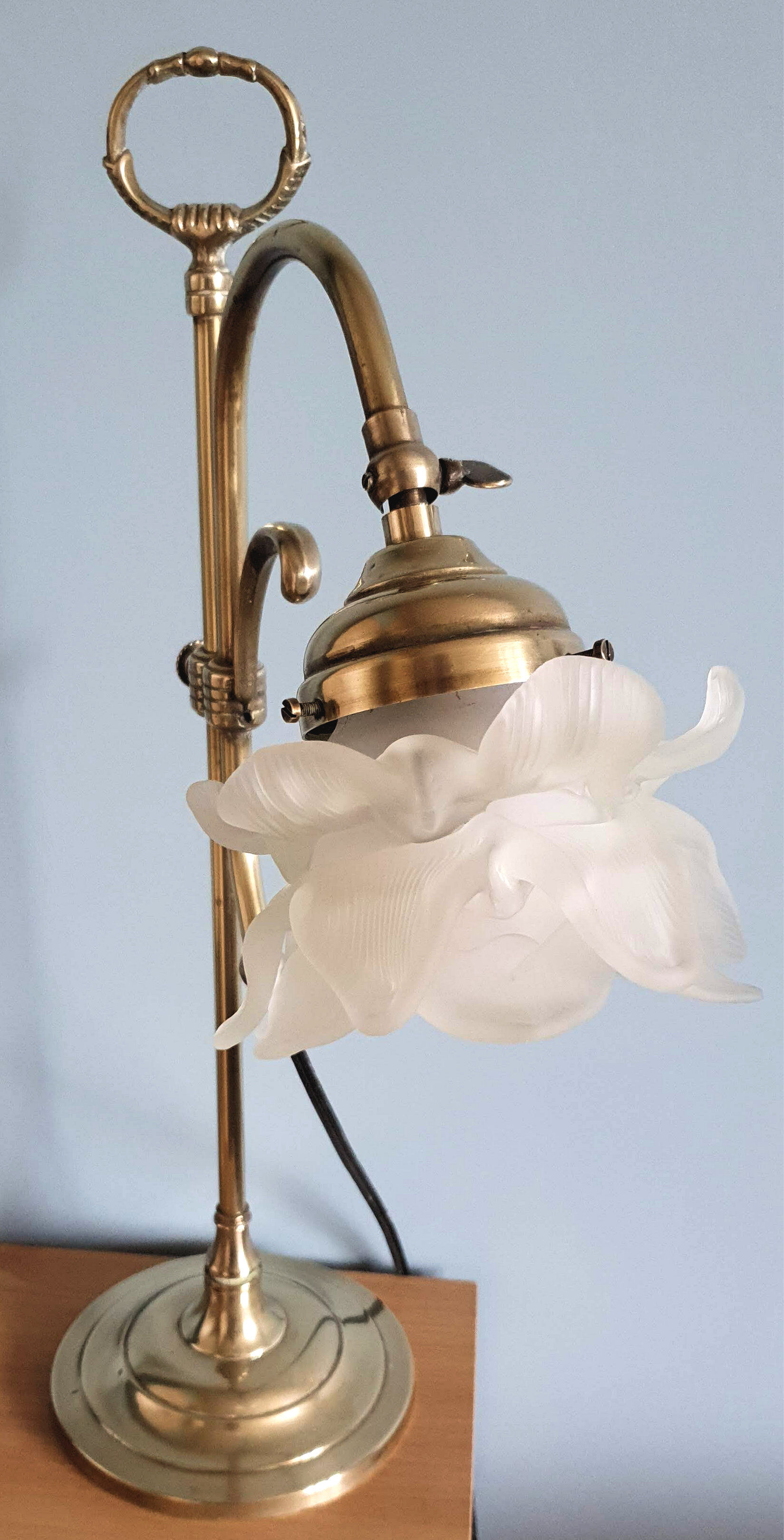 Brass table lamp and glass paste