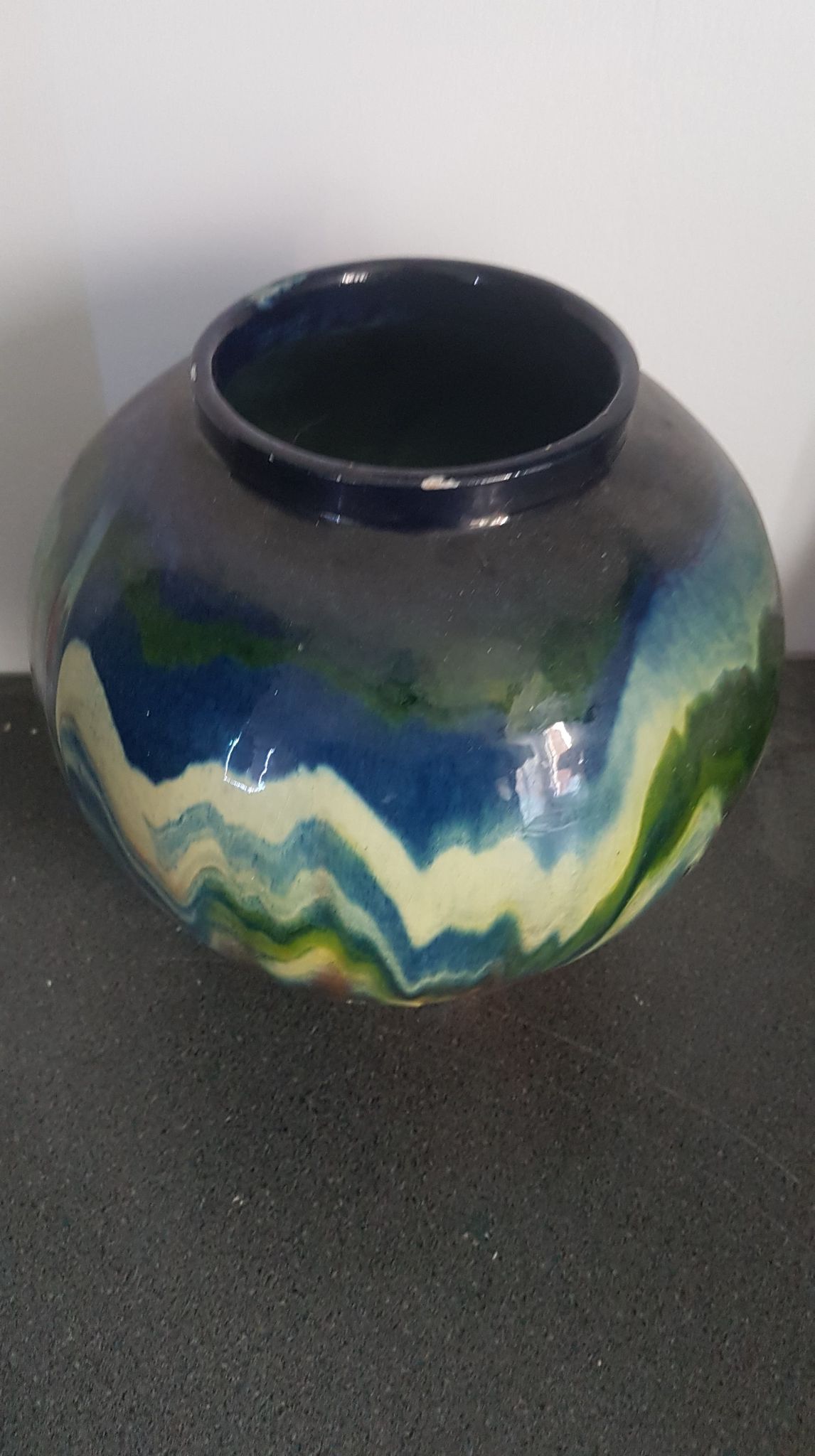 Round ceramic vase