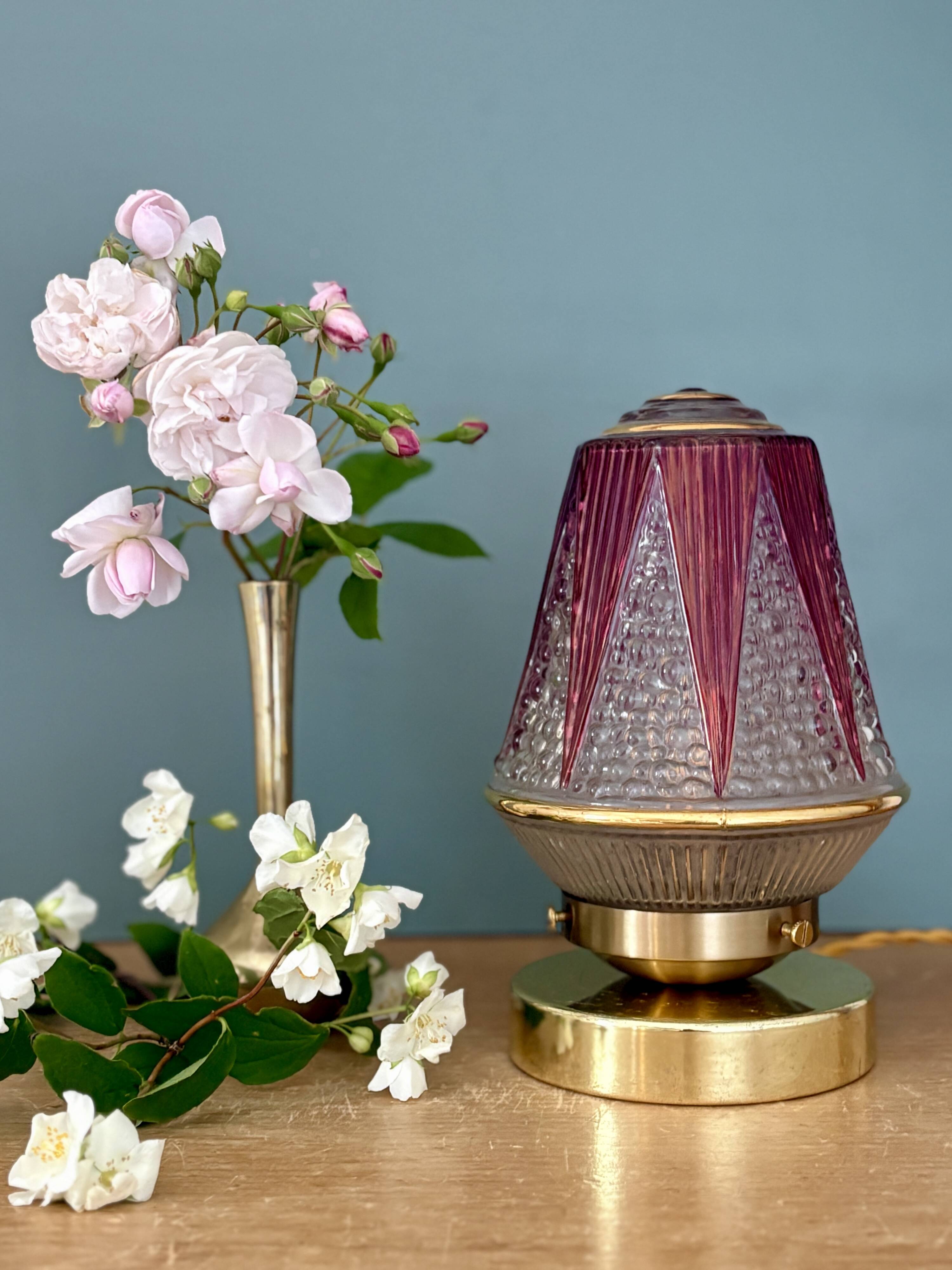 Vintage Art Deco globe table lamp in transparent and purple glass.