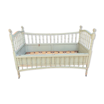 Children's bed in wood