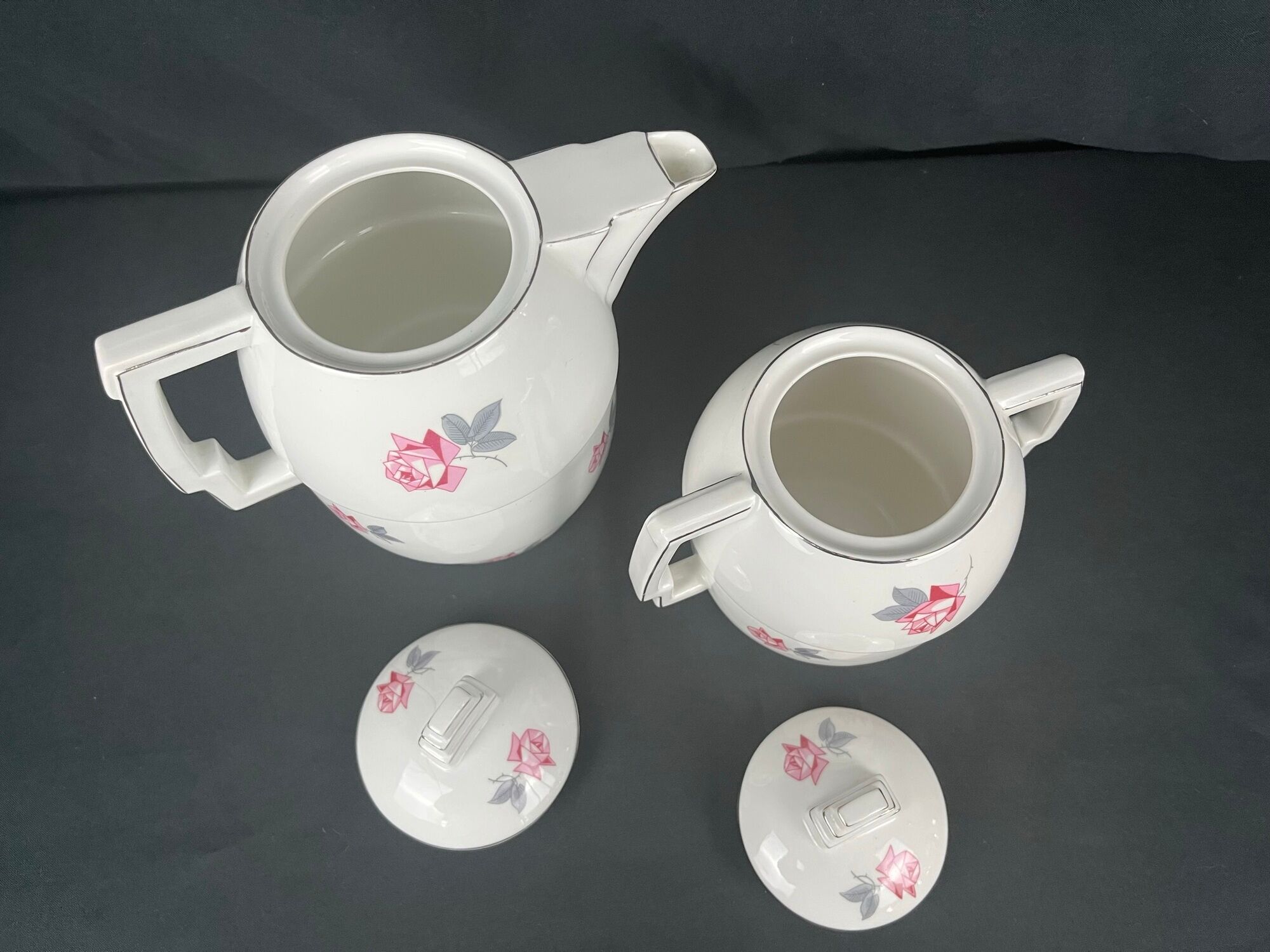 Cafetière et sucrier art déco en porcelaine vers 1930