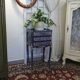 Table de chevet relookée classique – meuble décoratif bleu et doré