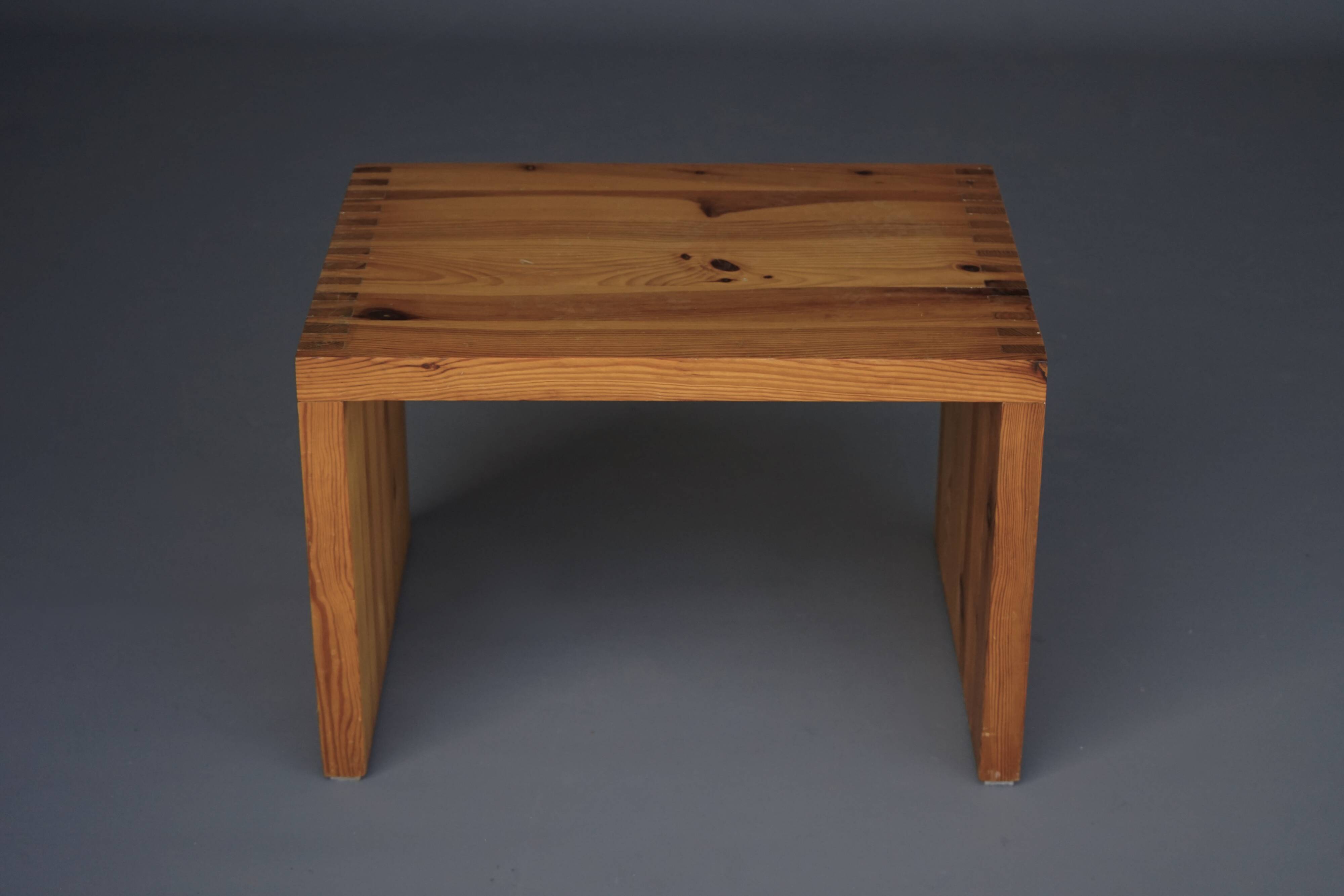 Petite table basse par Ate van Apeldoorn pour Houtwerk Hattem. années 1970