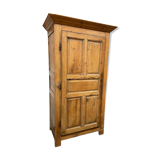 White wooden bonnetière