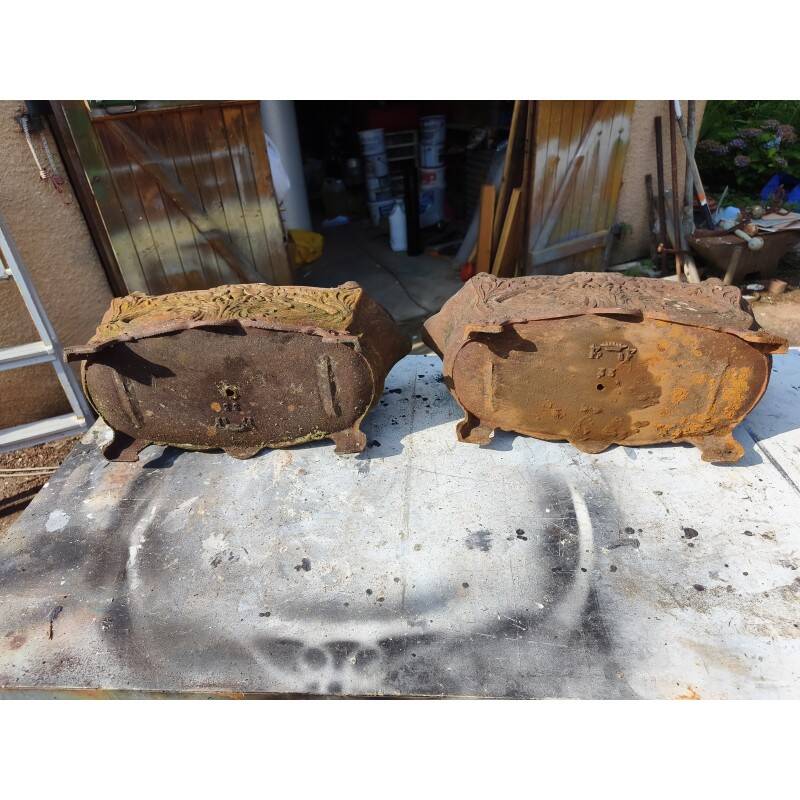 Pair of cast iron planters from 1900 by the Charleville-Mézières establishments.