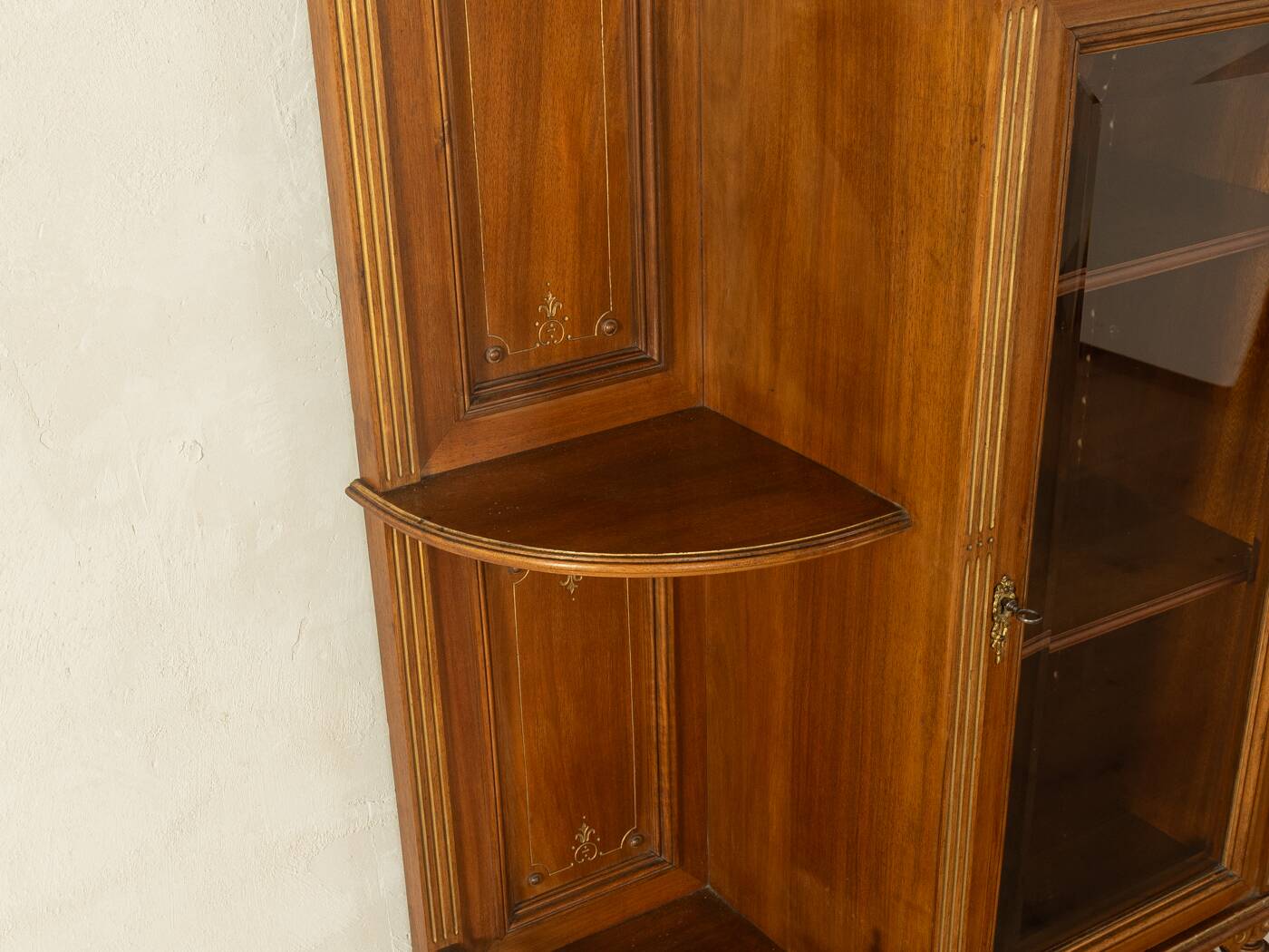 Cabinet haut antique de style Gründerzeit, vers 1900