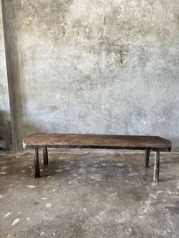 Grande table basse arrondie en teck asiatique ancien