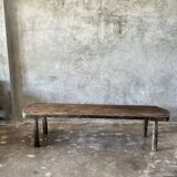 Grande table basse arrondie en teck asiatique ancien