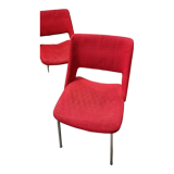 Chaise en tissu rouge