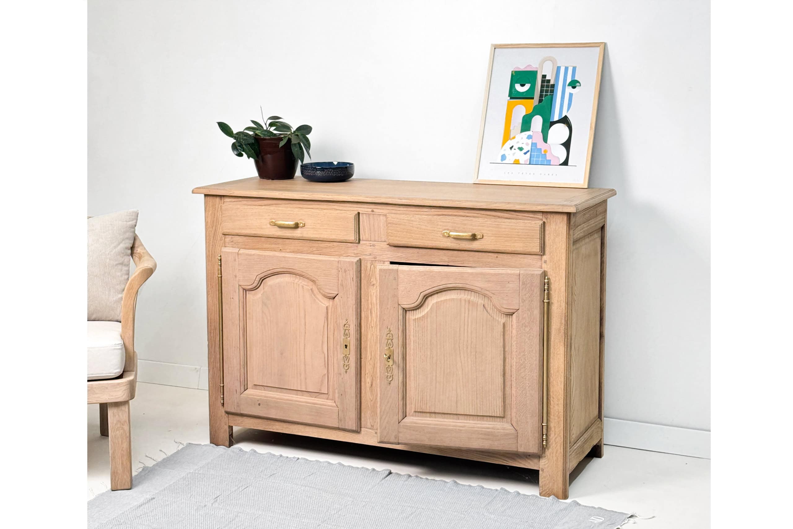 Light oak Parisian buffet, low country house furniture.