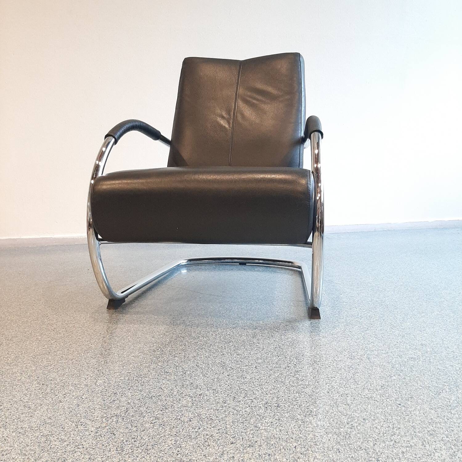 Pair of tubular armchairs