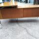 Grand Bureau design 1970 with return. light wood and chrome pietement