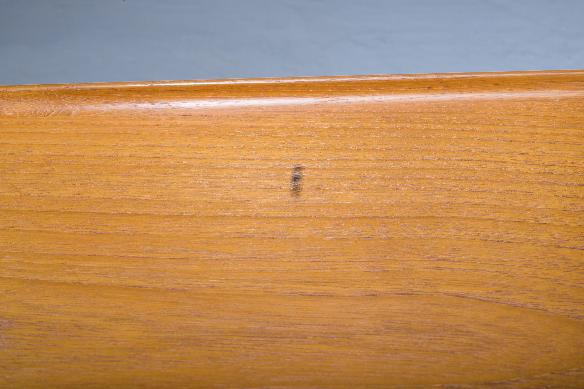 Table basse mid-century en teck et rotin