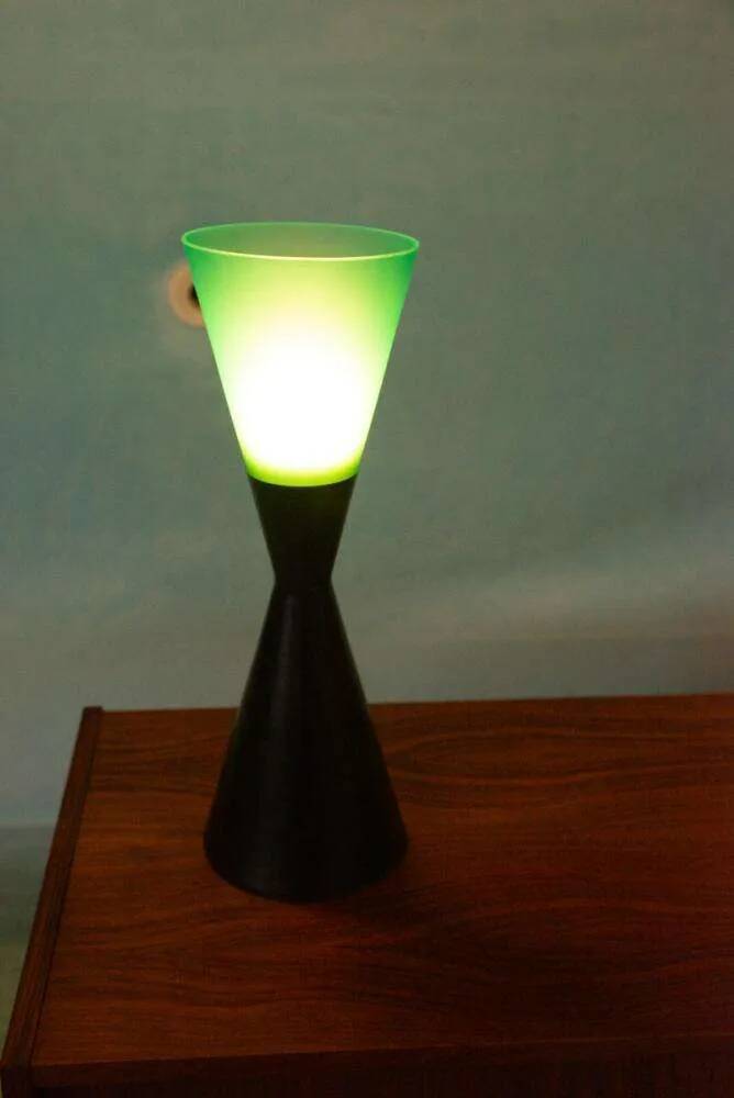 Vintage lamp from the 70s/80s, Memphis diabolo style.