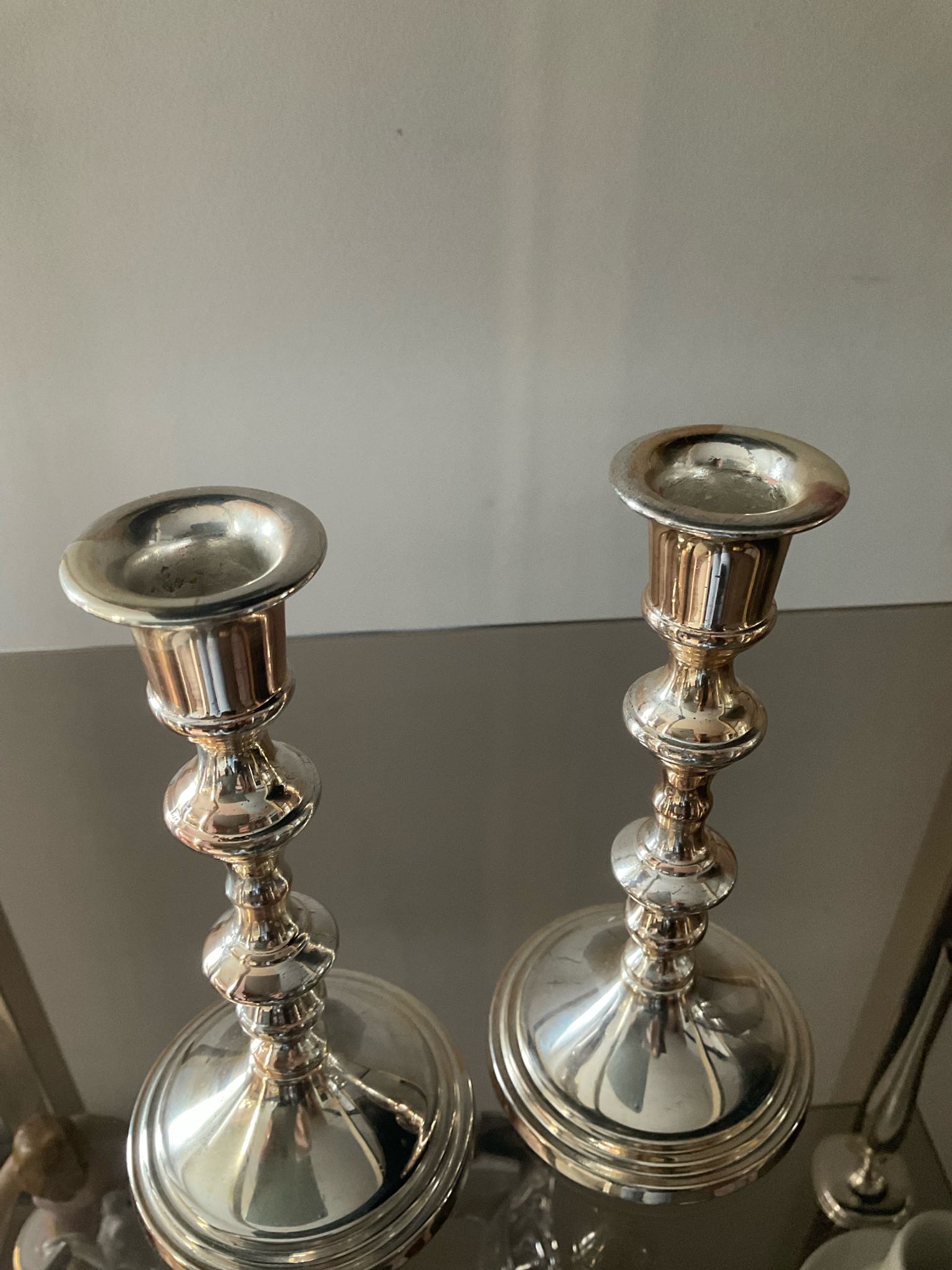 Paire de bougeoirs vintage en métal argenté