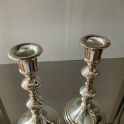 Paire de bougeoirs vintage en métal argenté