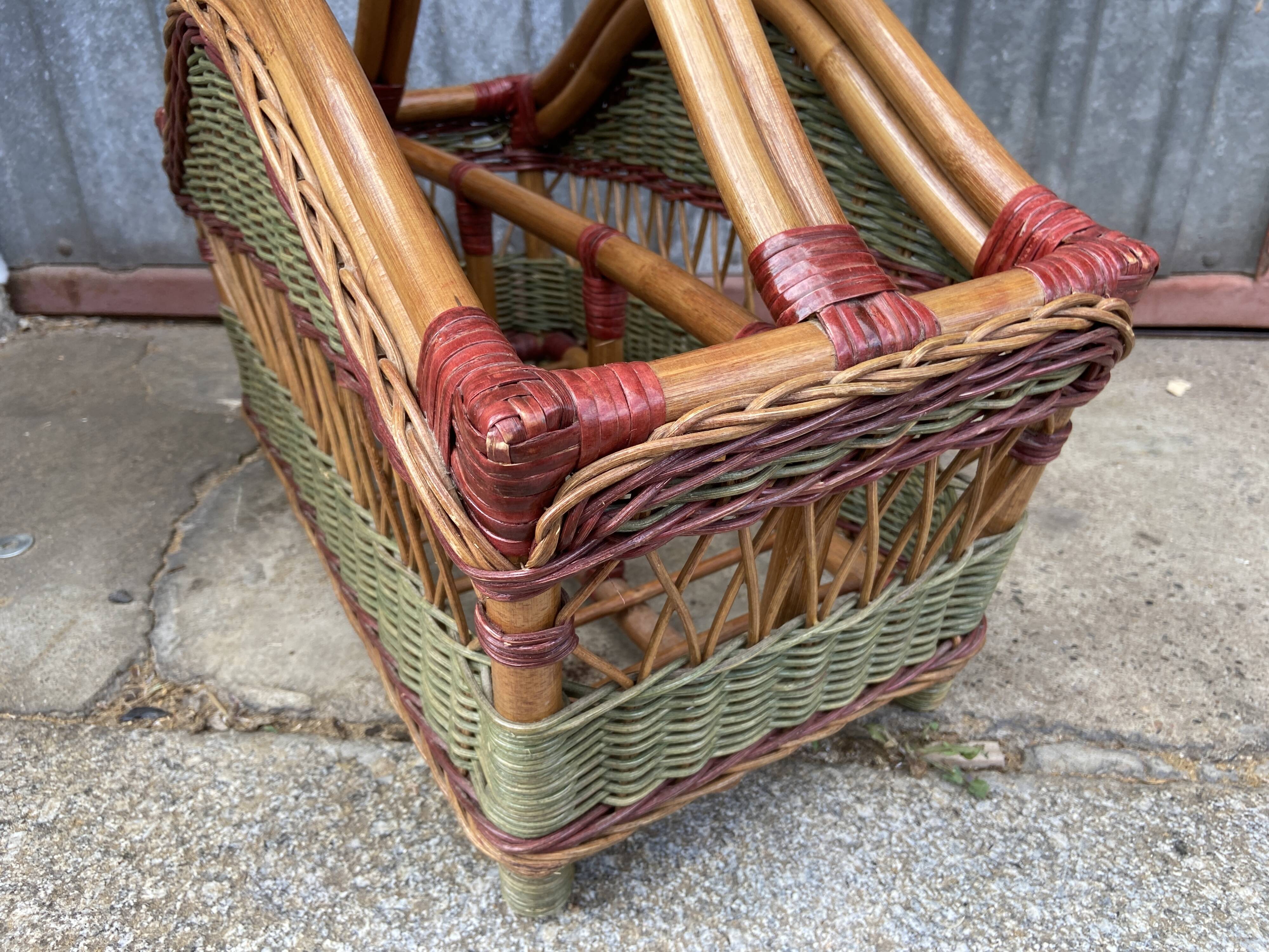 Door vintage rattan magazines