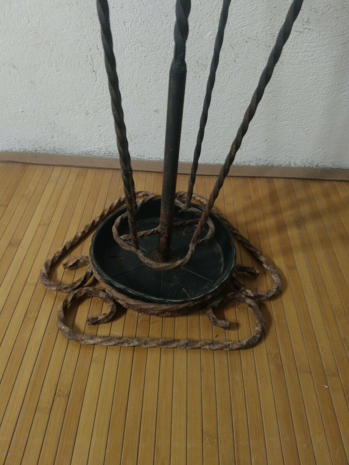 Porte parapluie en fer forgé