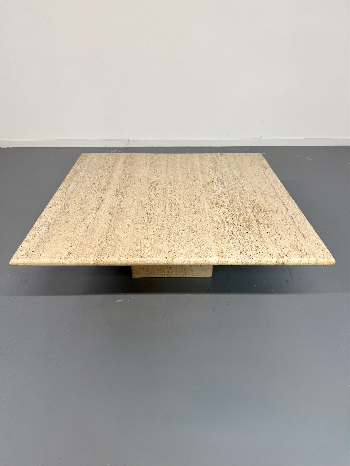 Italian coffee table in travertine, Roche Bobois edition, 70s/80s.