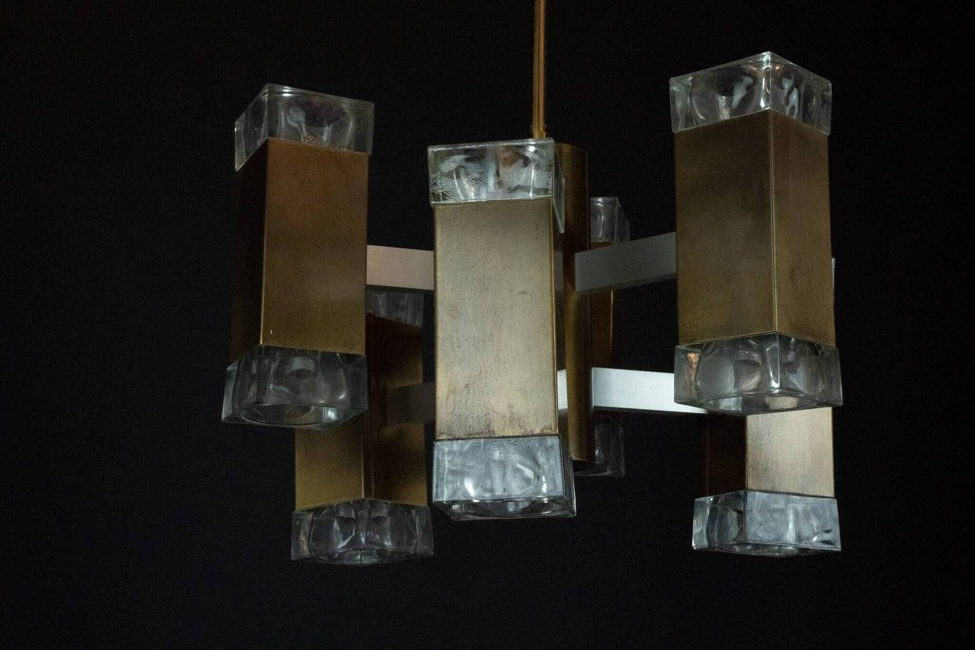 Italian glass and brass 12 lights chandelier produced by Sciolari in the 70
