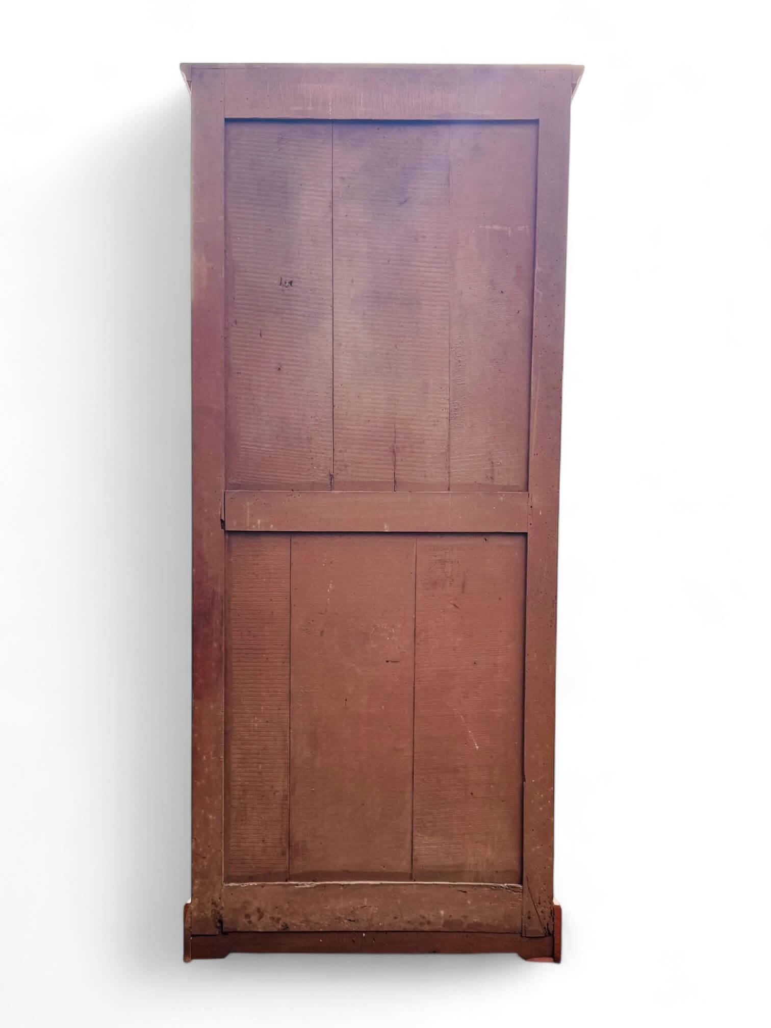 Old terracotta-colored bonnet maker
