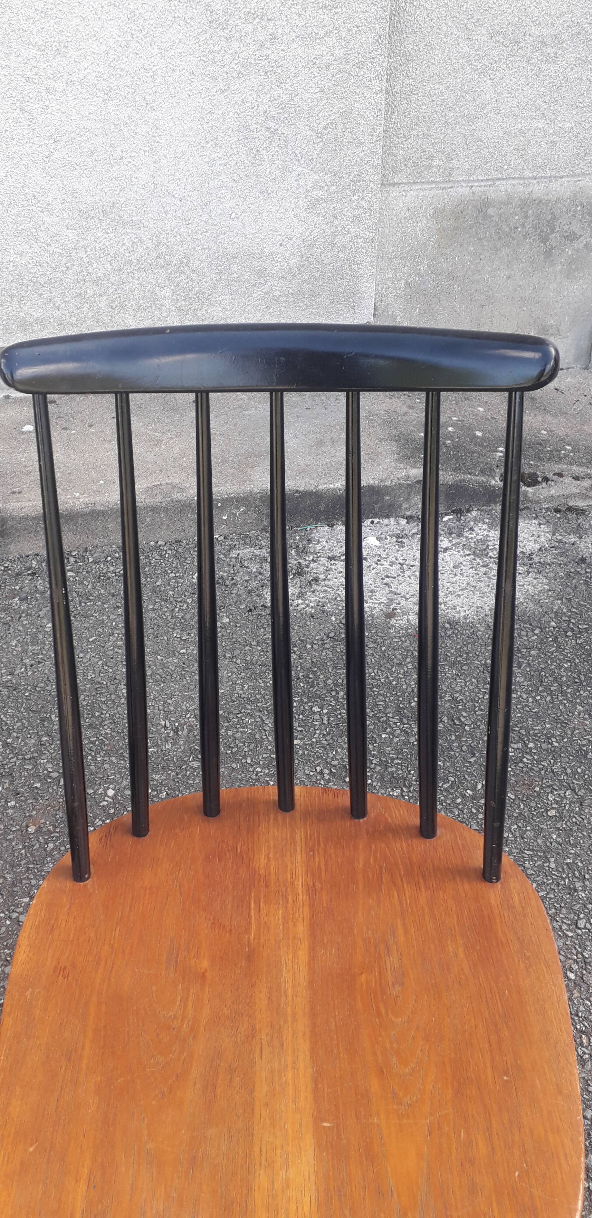 Lot of 4 vintage chairs