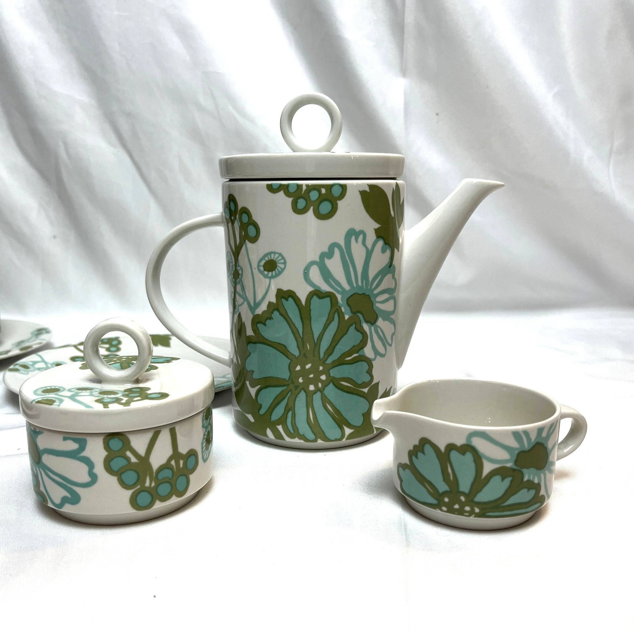 Vintage Villeroy & Boch Scarlett tea set circa 1960
