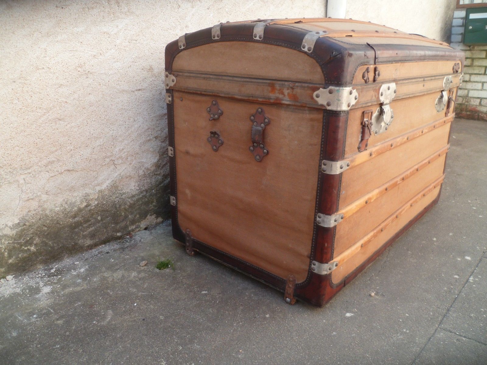 Domed quality b.b paris nineteenth century travel trunk