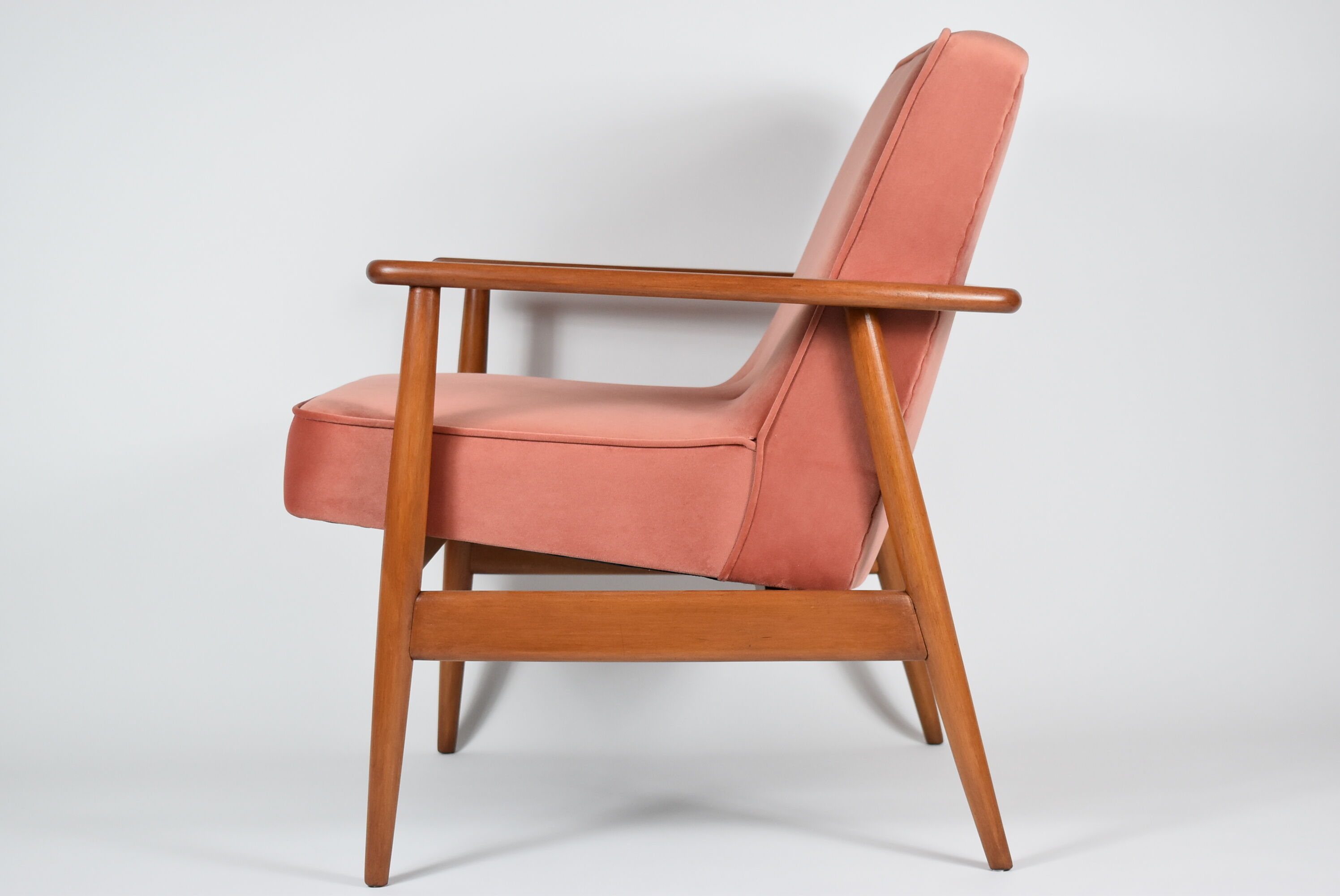 Pink velvet armchair, designer M. Zielinski, 1960s, Poland