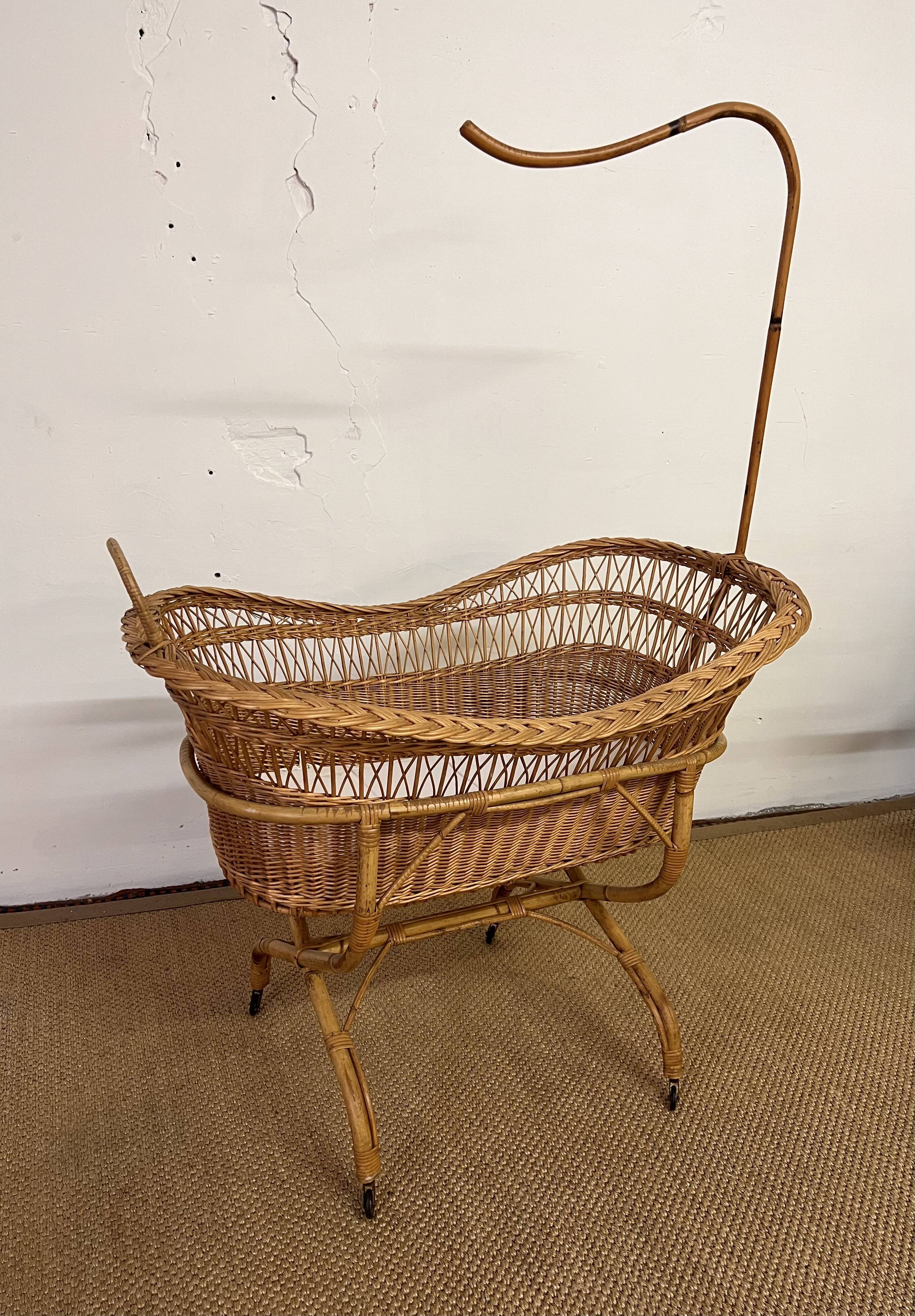 Rattan cradle on wheels