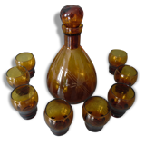 Service boueille et 8 petits verres ciselés