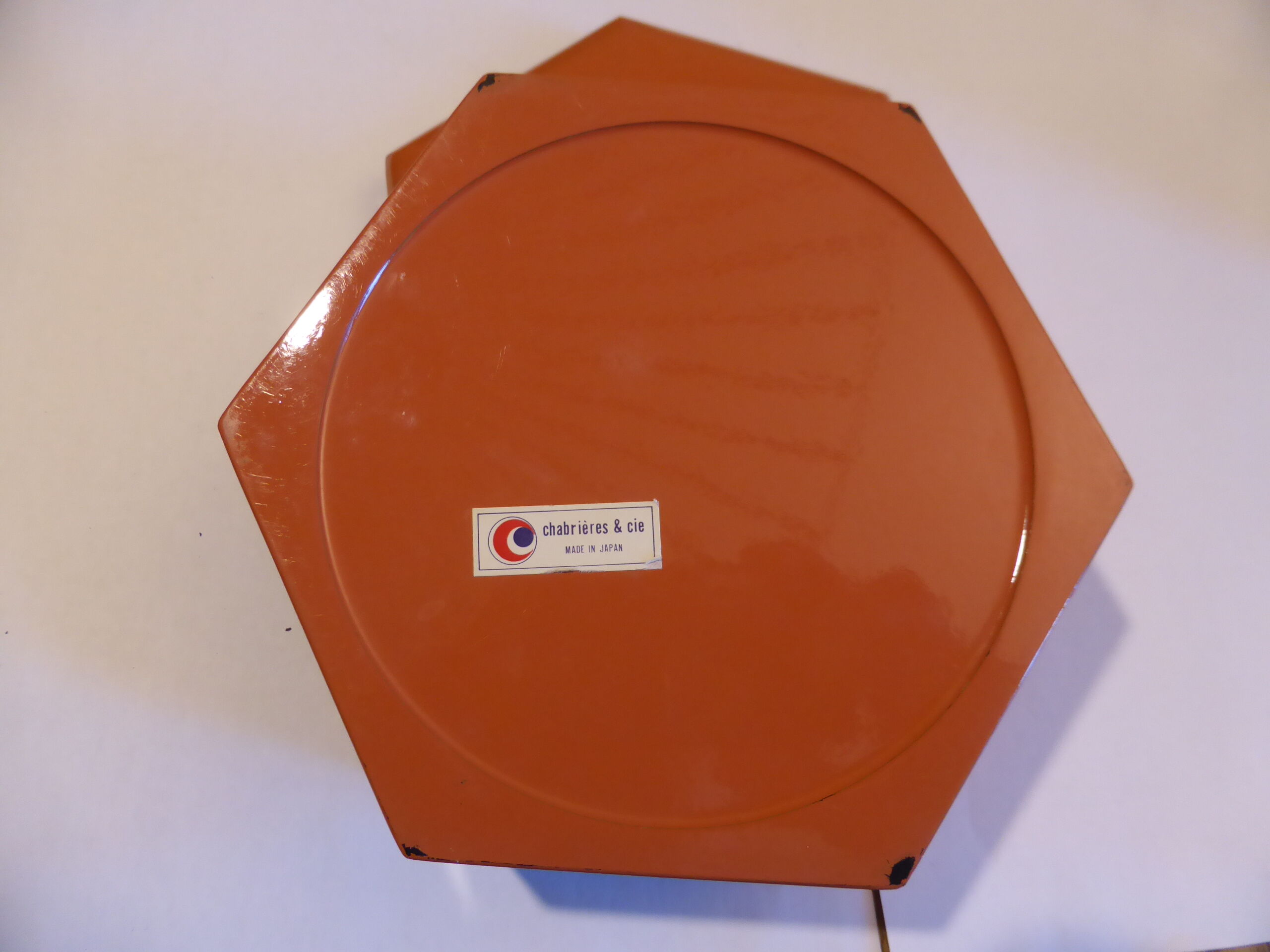 Octagonal box in lacecan