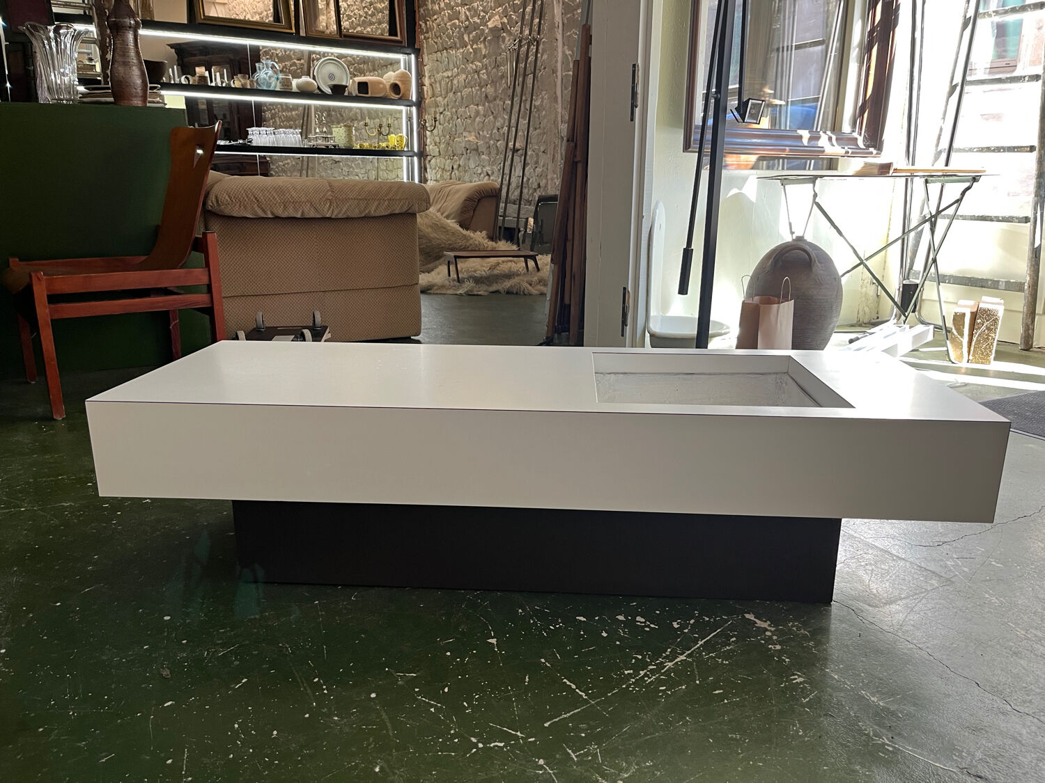 1970s planter table in white Formica made by Roche Bobois